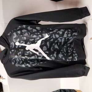 EUC Air Therma-Fit fly Boys sz XL (13-15 yrs) Sweatshirt w/hoodie & side pockets